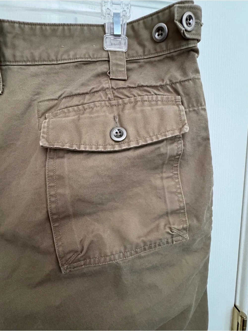 Banana Republic Men's Chino Pants in Olive